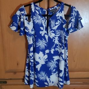 Bold Elements Keyhole Neck Elbow Sleeve Blouse